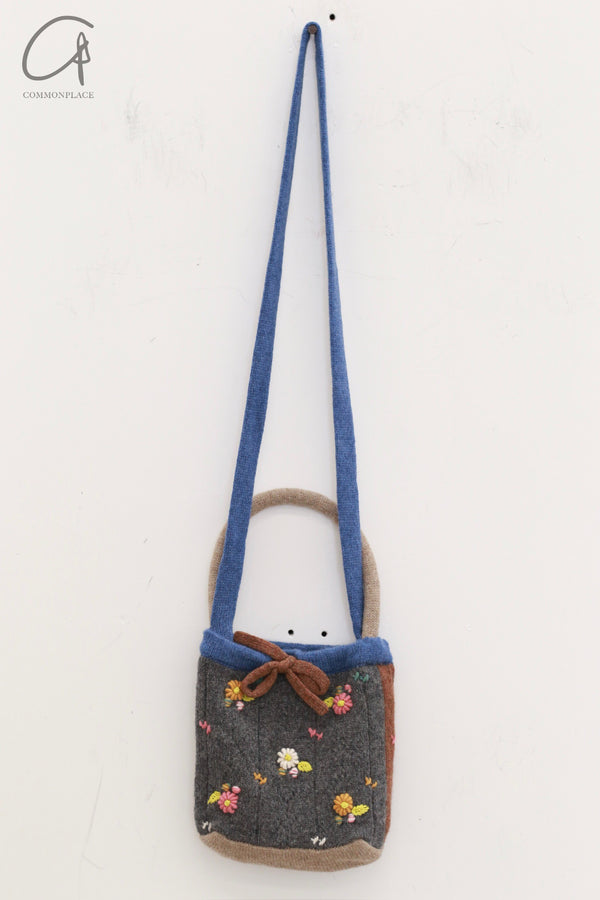 YANYAN KNITS 24 Autumn and Winter Daisy Clutch YYK-YYK-YYW24-0035-HUI-F Gray YYK-YYW24-0033